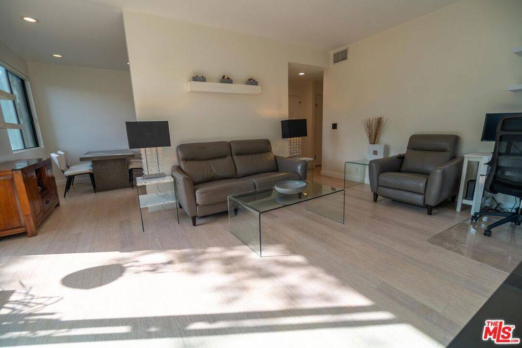 Playa Del Rey, CA 90293,8110 Manitoba ST #114