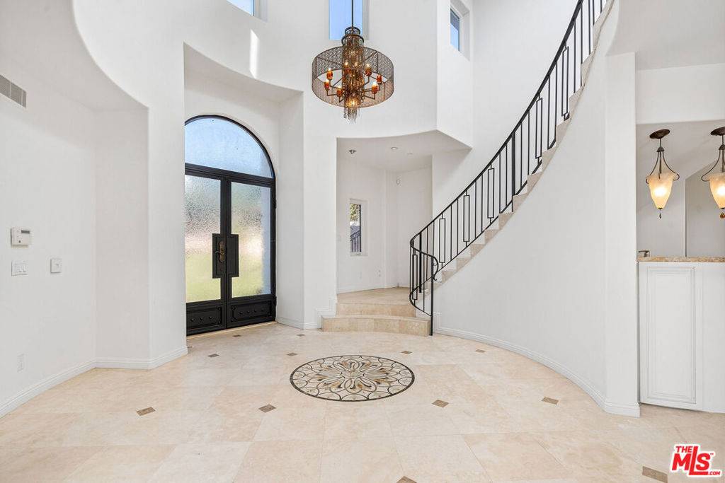 Malibu, CA 90265,6130 Galahad RD