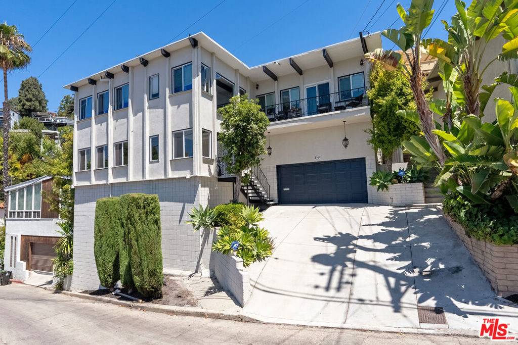 Los Angeles, CA 90027,1840 Deloz AVE