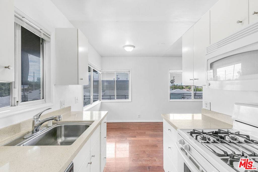 Inglewood, CA 90302,917 N Cedar ST #3