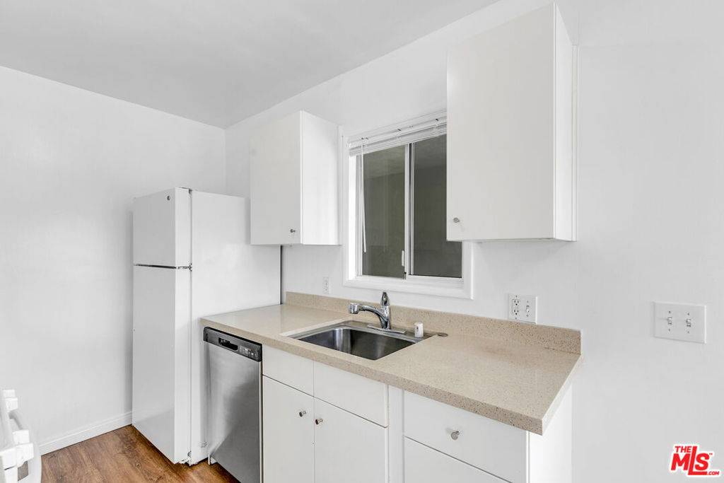 Inglewood, CA 90302,917 N Cedar ST #3