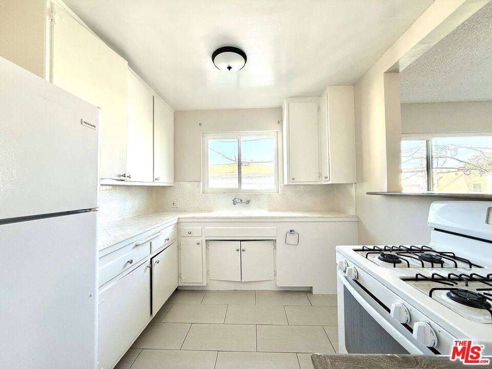 Los Angeles, CA 90035,854 S Sherbourne DR #6