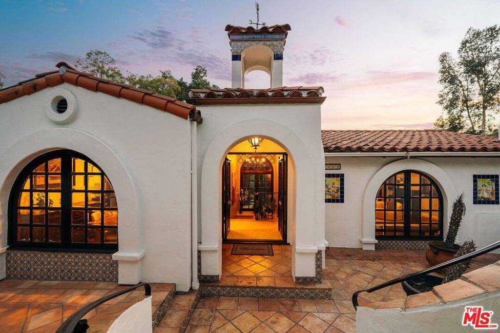 Glendale, CA 91207,1664 Las Flores DR