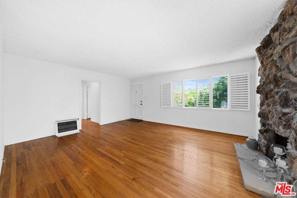 Los Angeles, CA 90066,3113 Mountain View AVE