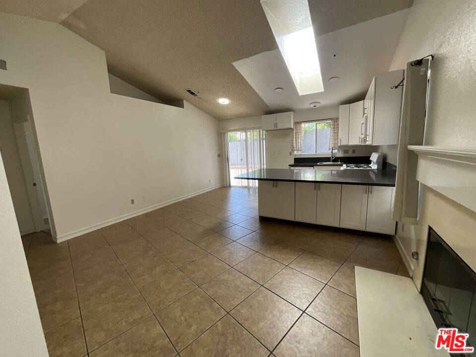Fontana, CA 92337,13966 Green Vista DR
