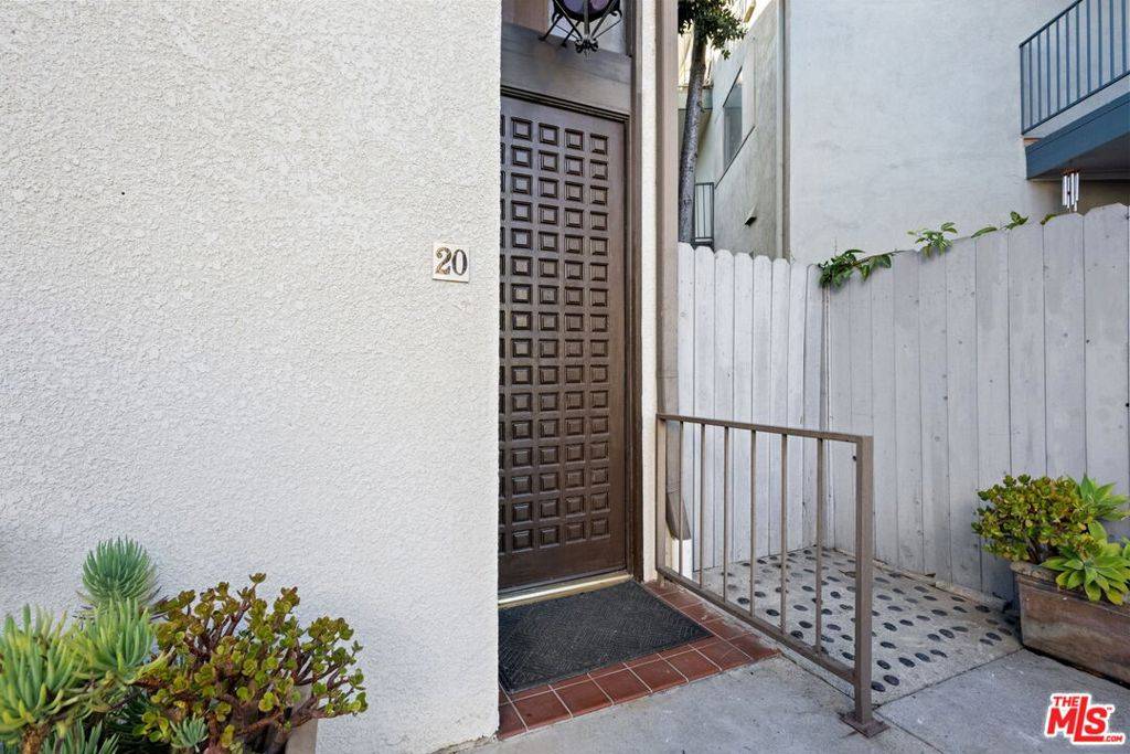 Culver City, CA 90230,5951 Canterbury DR #20