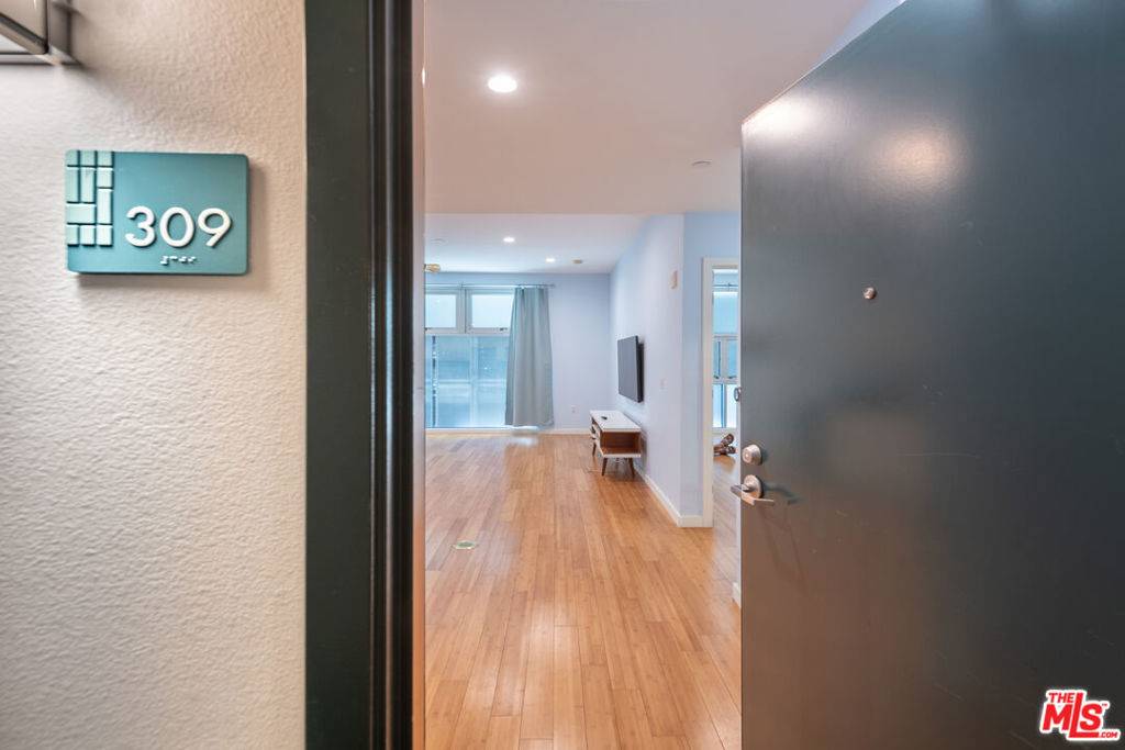 Los Angeles, CA 90017,630 W 6th ST #309