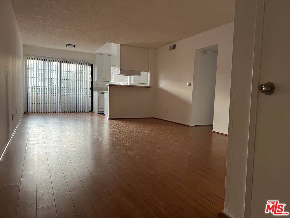 Los Angeles, CA 90005,710 Crenshaw #108