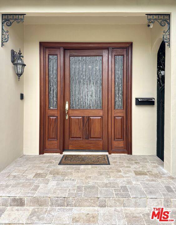 Beverly Hills, CA 90211,458 S Clark DR