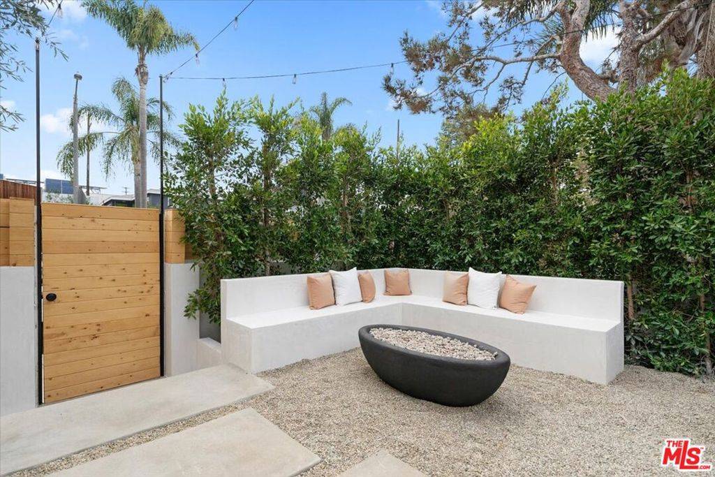 Venice, CA 90291,1027 Pleasantview AVE