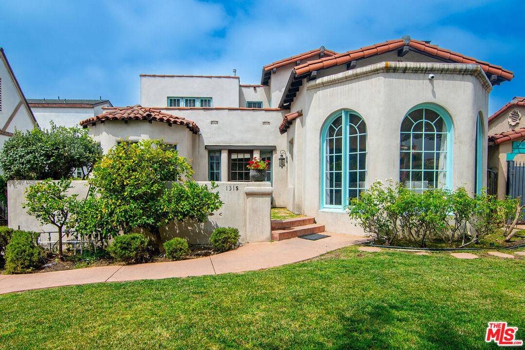 Los Angeles, CA 90036,131 S Martel AVE