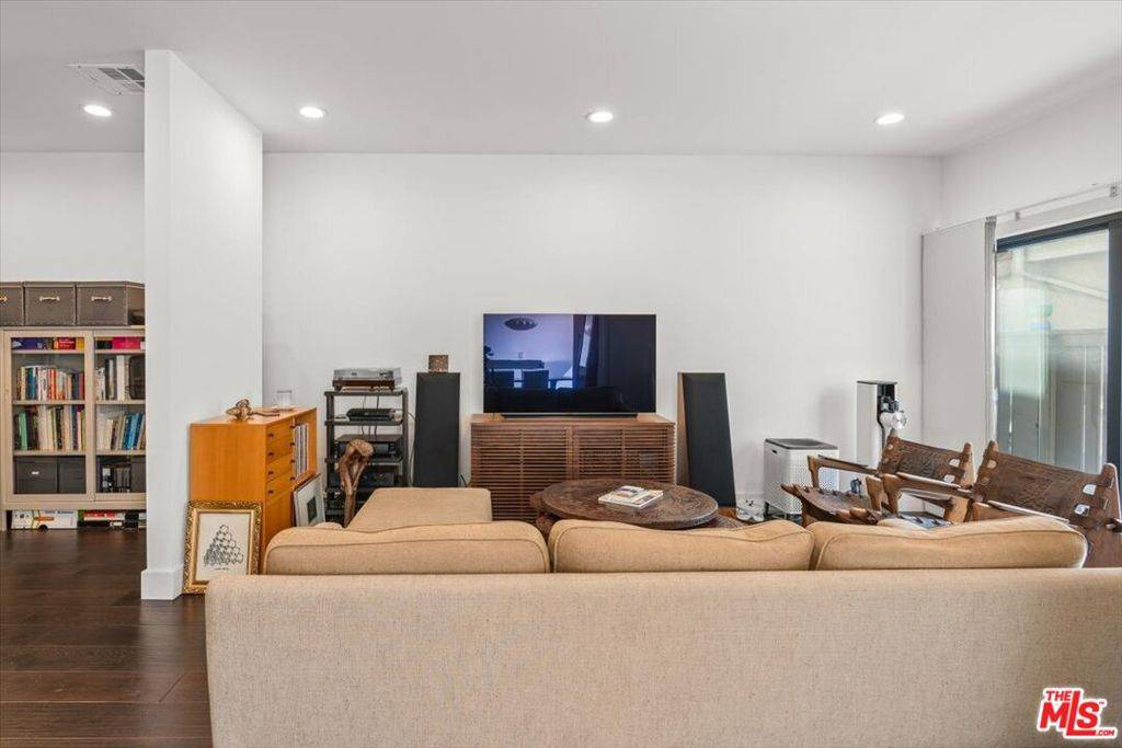Glendale, CA 91208,1734 N Verdugo RD #23