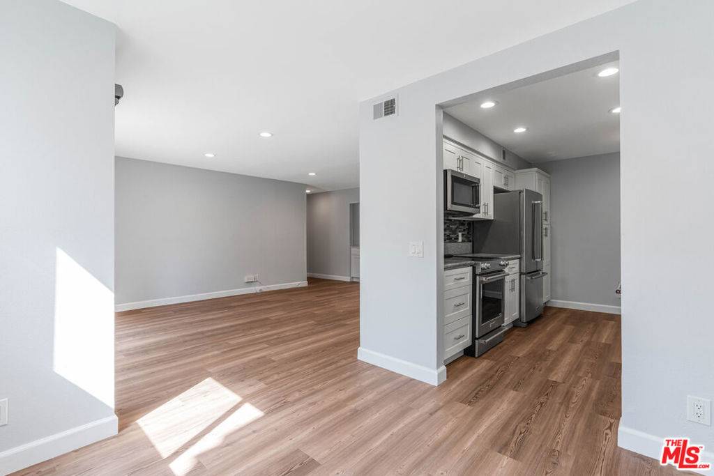 Calabasas, CA 91302,4666 Park Granada #146
