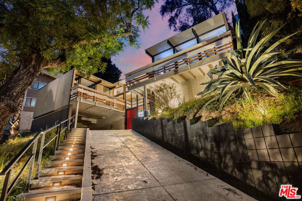 Sherman Oaks, CA 91403,3905 Pacheco DR