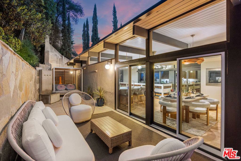 Sherman Oaks, CA 91403,3905 Pacheco DR