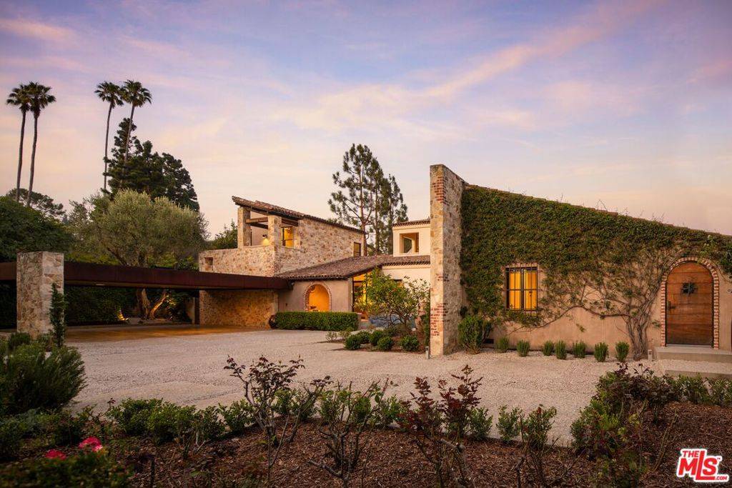 Beverly Hills, CA 90210,976 N Alpine DR