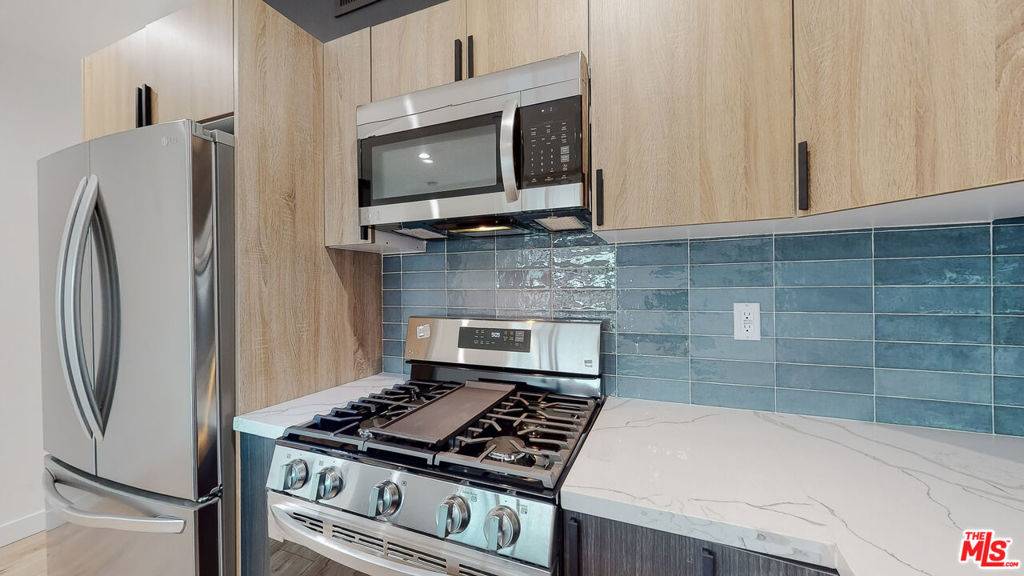 Van Nuys, CA 91406,6809 Gloria AVE
