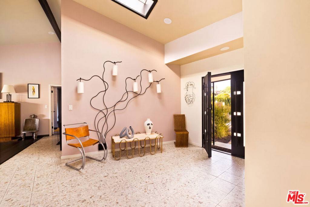 Los Angeles, CA 90056,5549 Senford AVE