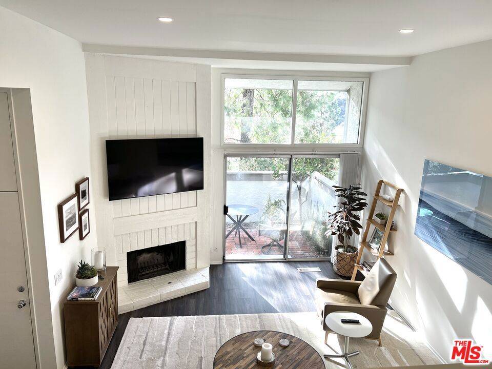 Pacific Palisades, CA 90272,17156 Palisades CIR