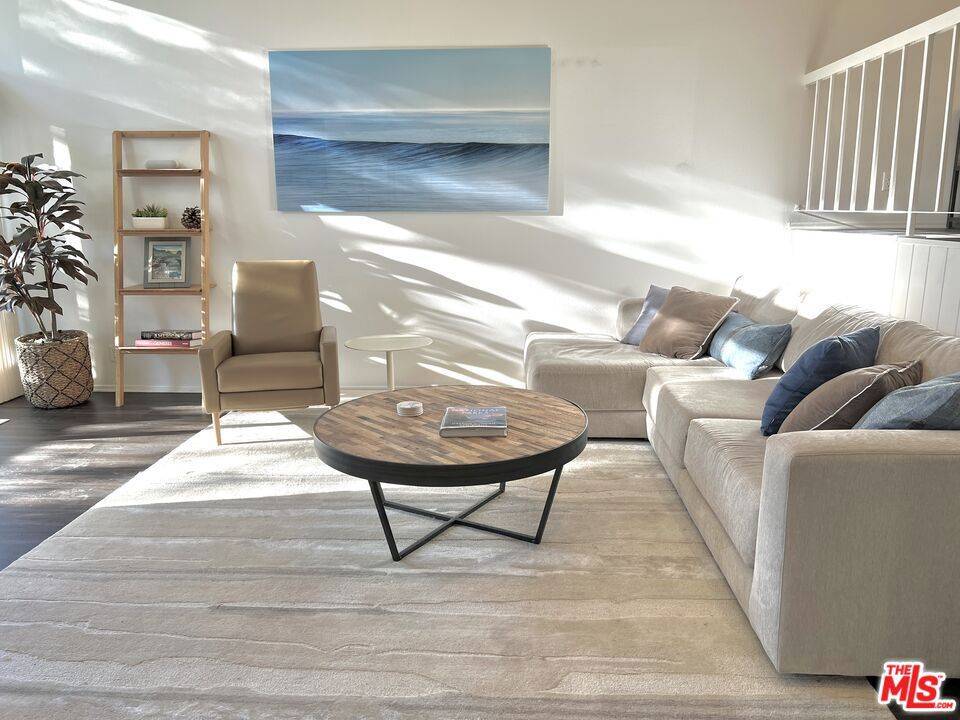 Pacific Palisades, CA 90272,17156 Palisades CIR