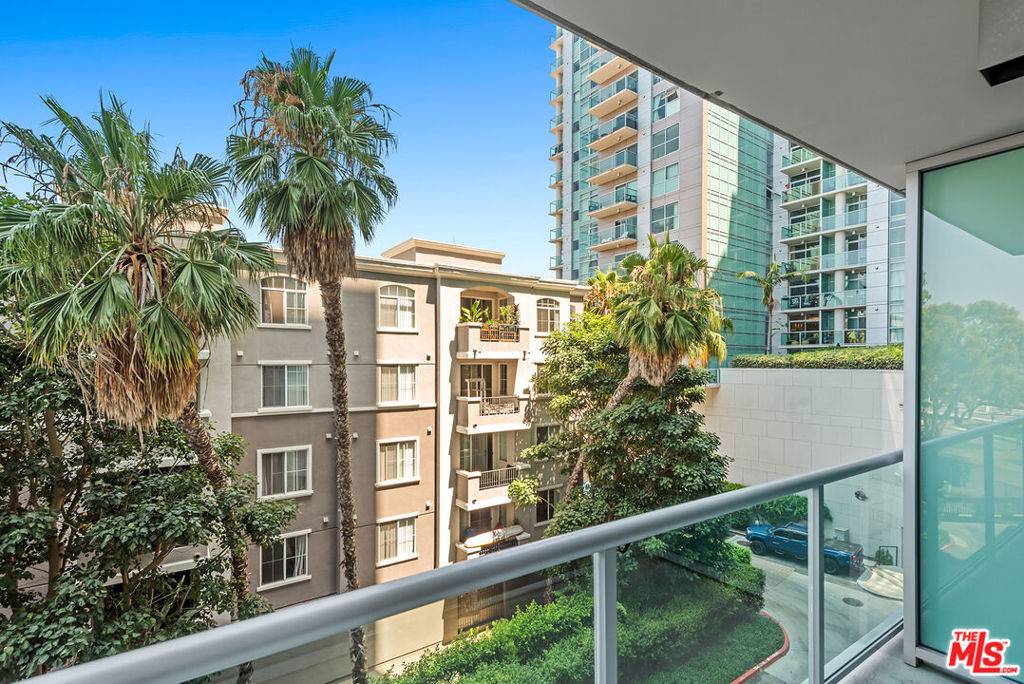 Marina Del Rey, CA 90292,13700 Marina Pointe DR #306