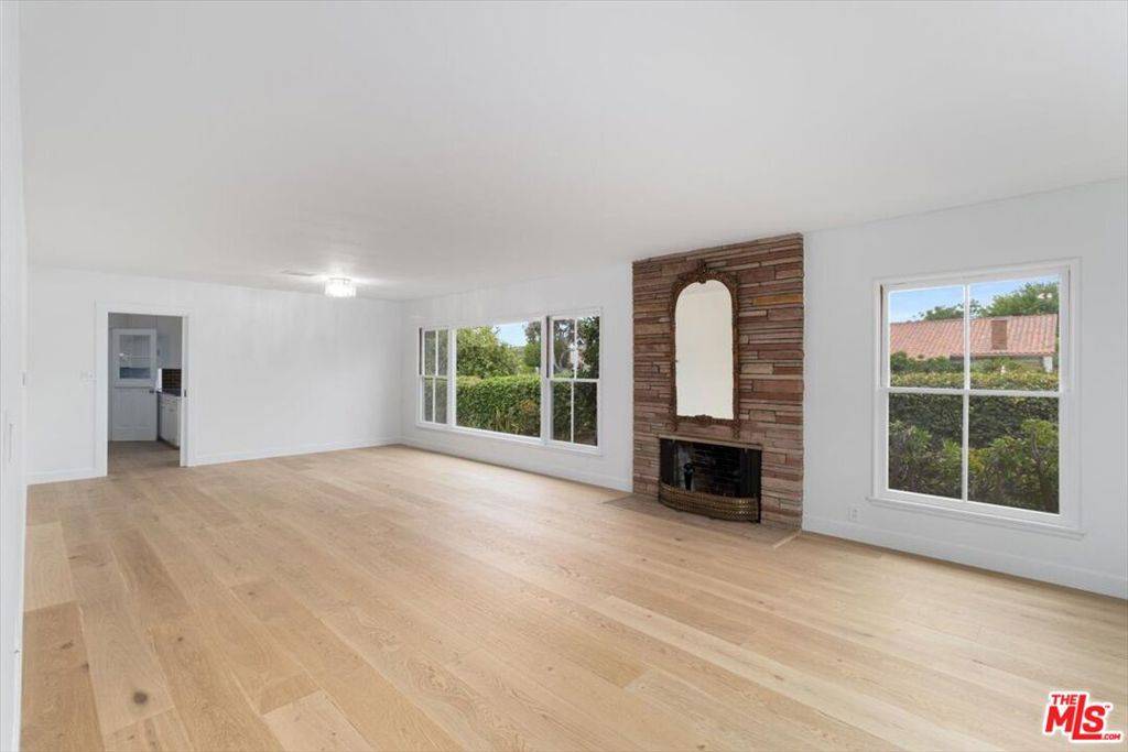 Huntington Beach, CA 92648,949 10th ST