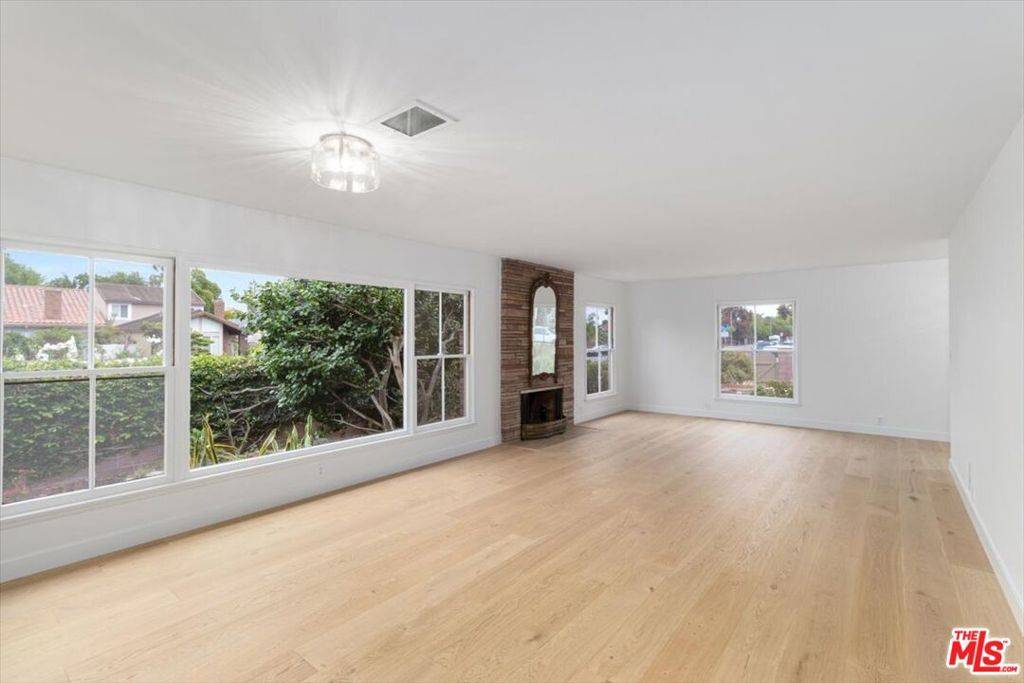 Huntington Beach, CA 92648,949 10th ST