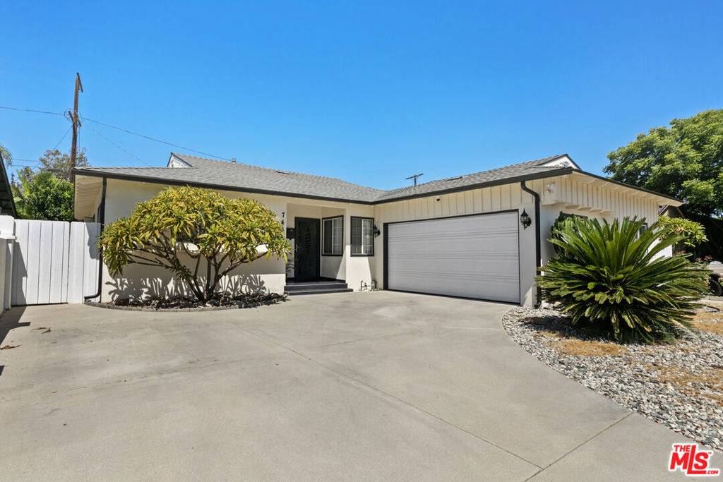 Van Nuys, CA 91406,7465 Whitaker AVE