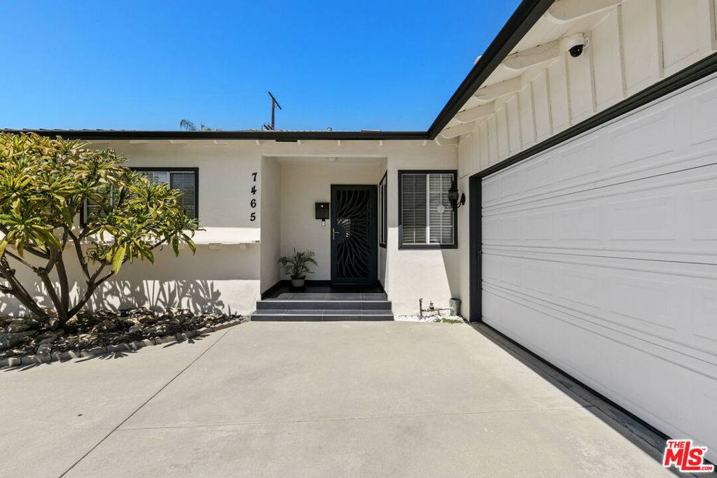 Van Nuys, CA 91406,7465 Whitaker AVE
