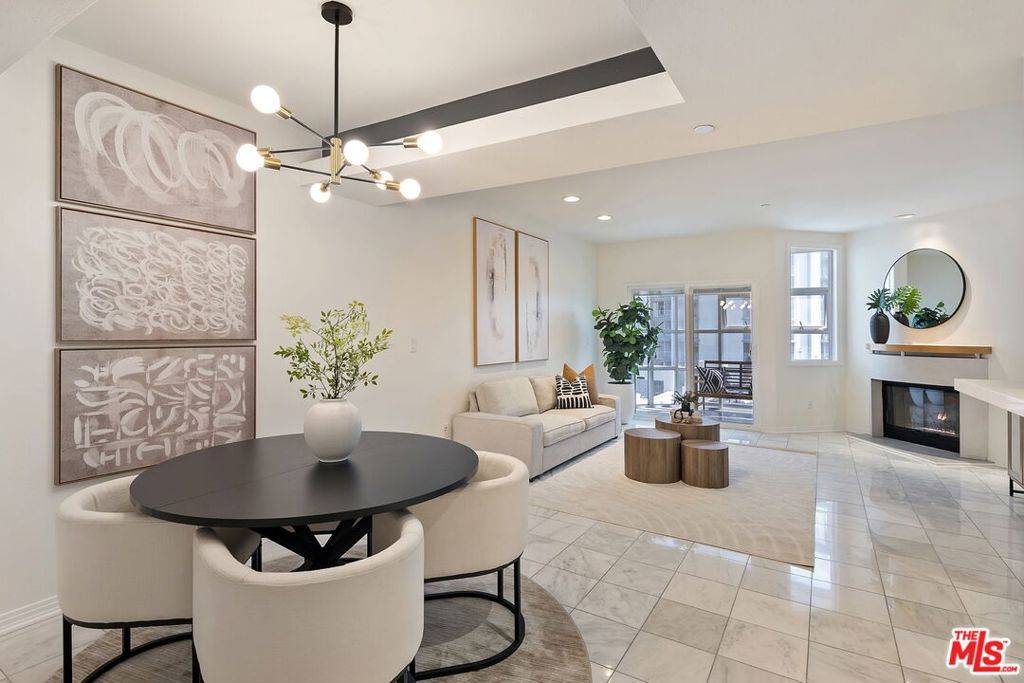 Los Angeles, CA 90049,171 N Church LN #619