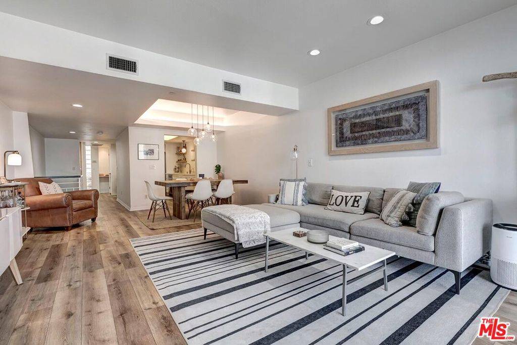 Los Angeles, CA 90049,171 N Church LN #617