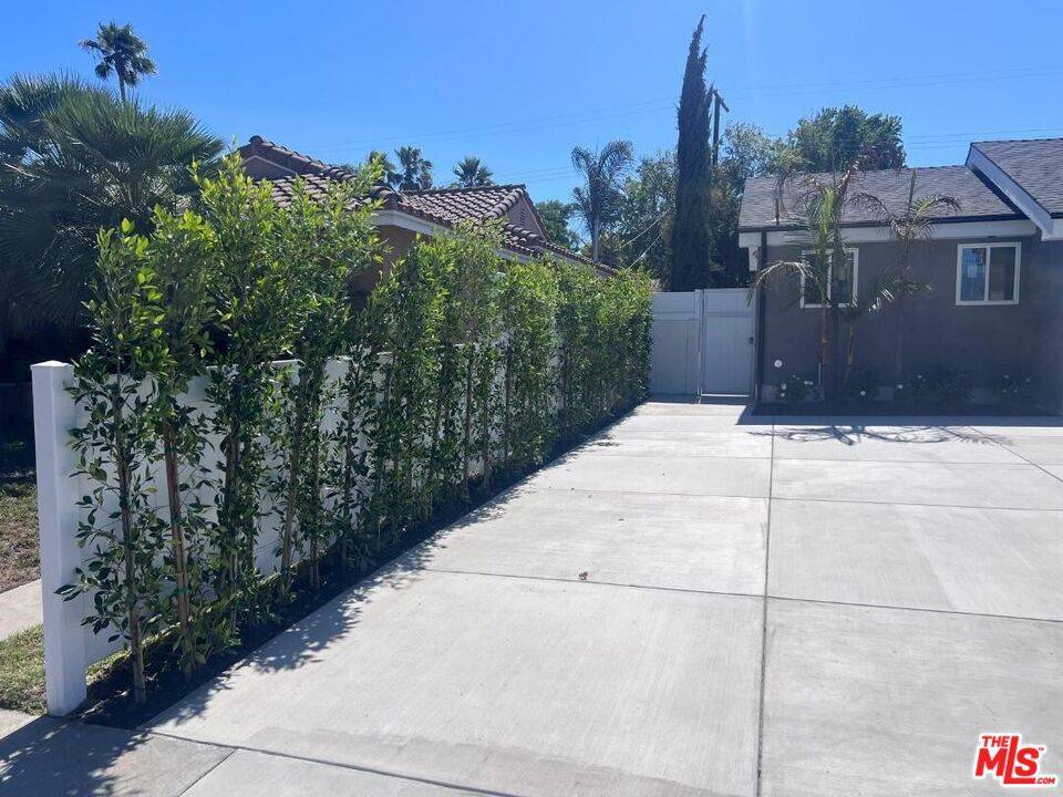 North Hollywood, CA 91605,7669 Beeman AVE