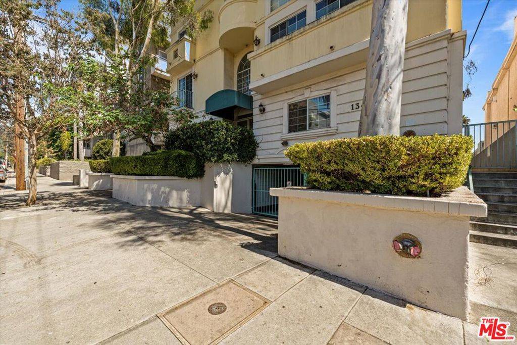 West Hollywood, CA 90046,1342 N Sierra Bonita AVE #102