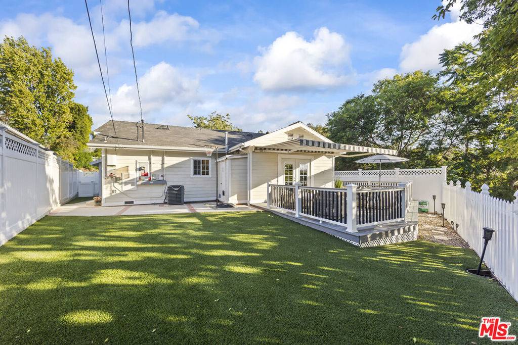 Los Angeles, CA 90065,4007 College Crest DR