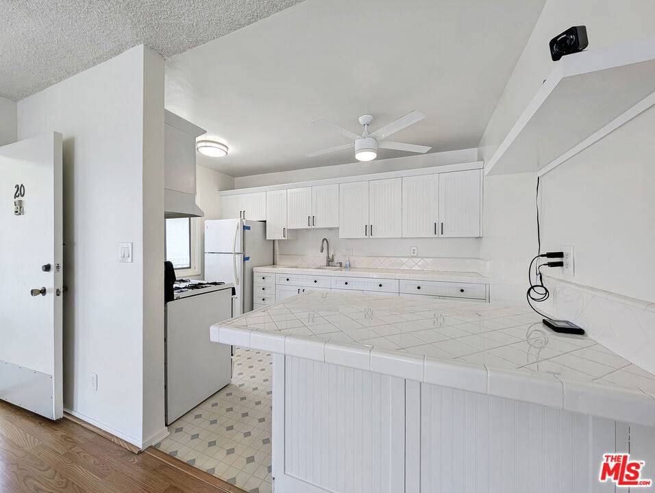 Santa Monica, CA 90405,440 Raymond AVE #20
