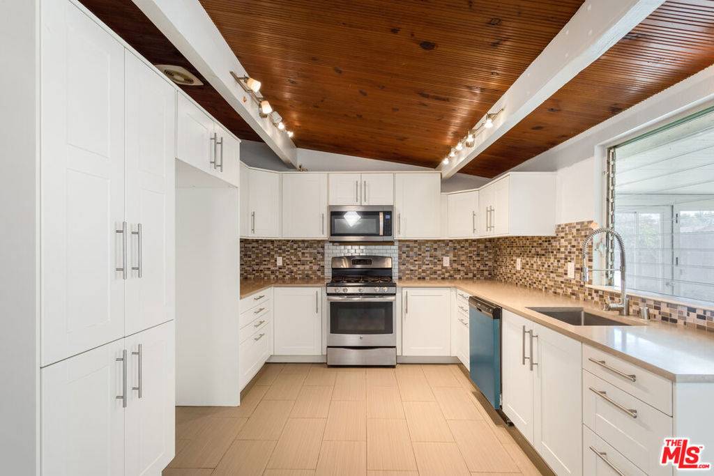 Redlands, CA 92374,926 Barbra LN