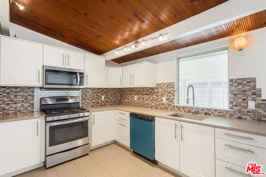 Redlands, CA 92374,926 Barbra LN
