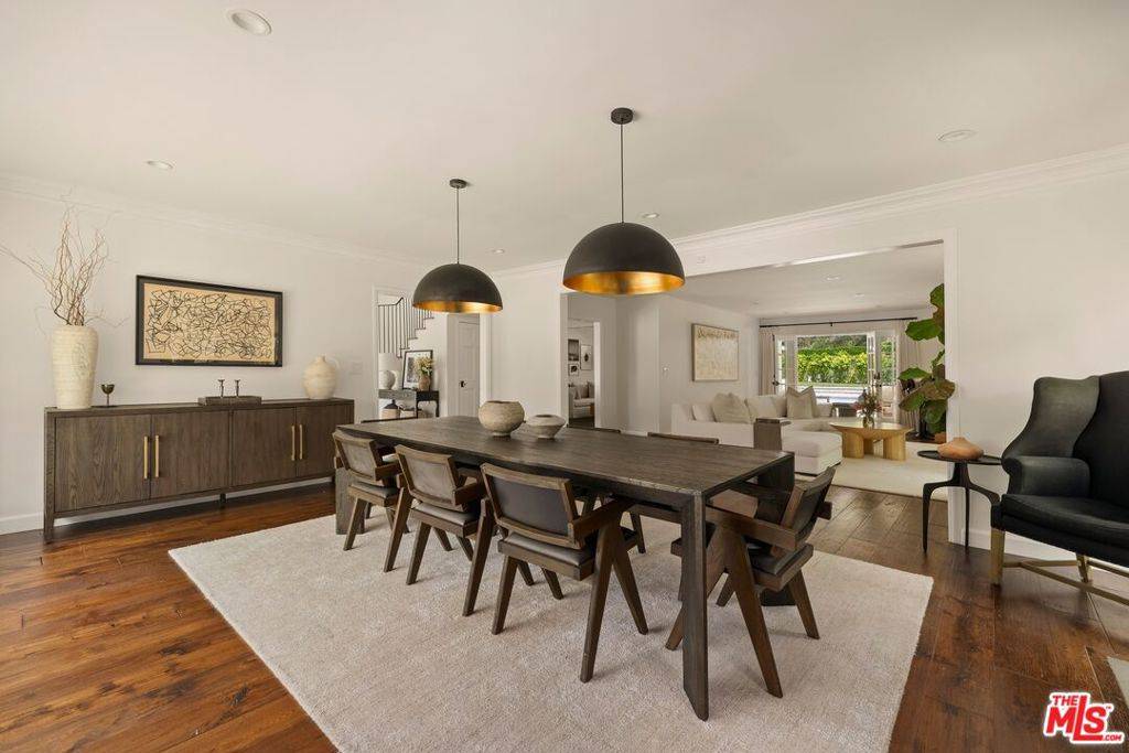 Beverly Hills, CA 90210,2878 Royston PL