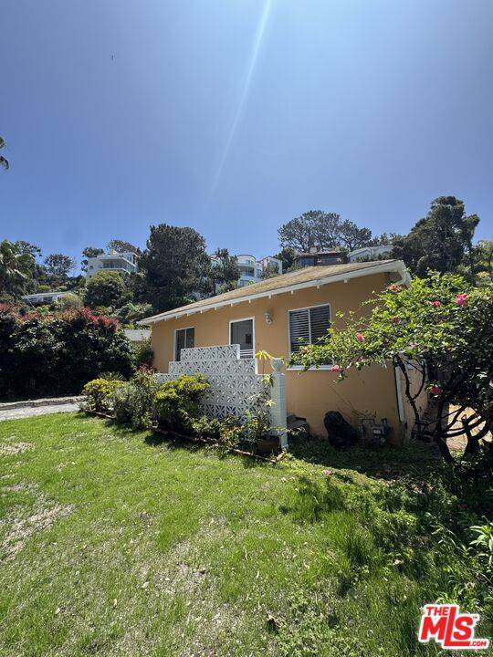 Santa Monica, CA 90402,368 Entrada DR