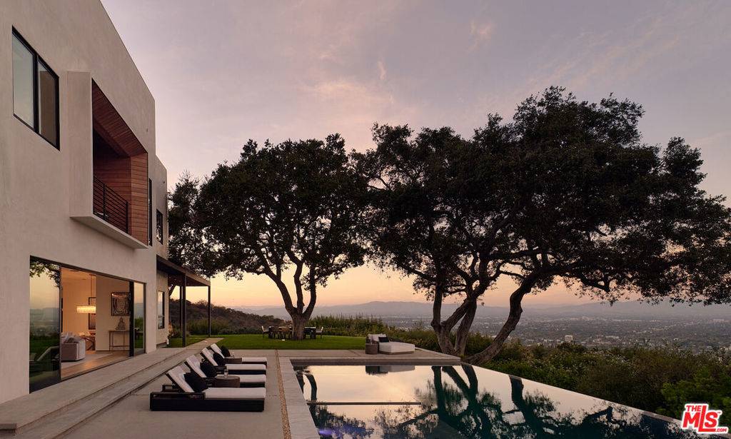 Beverly Hills, CA 90210,13331 Mulholland DR