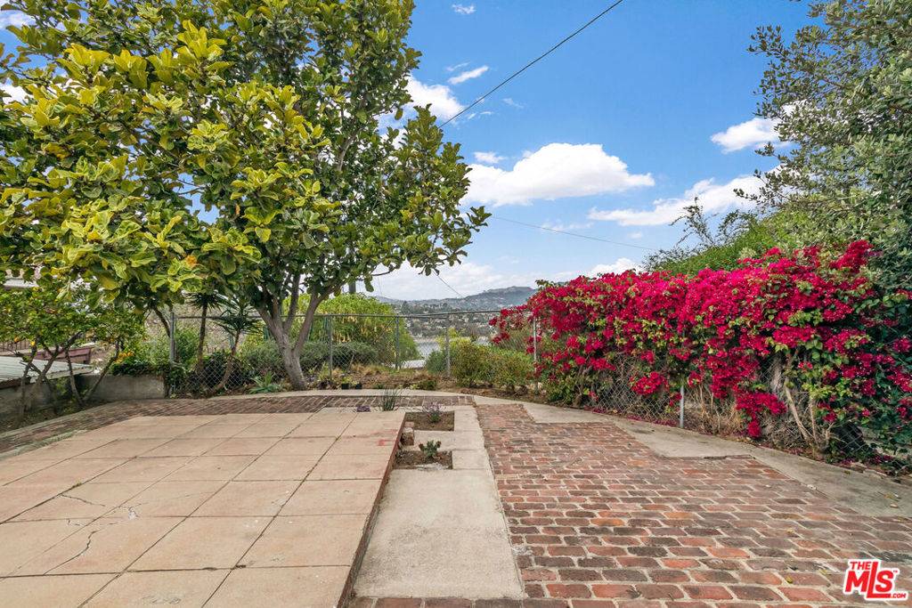 Los Angeles, CA 90039,2336 Loma Vista PL