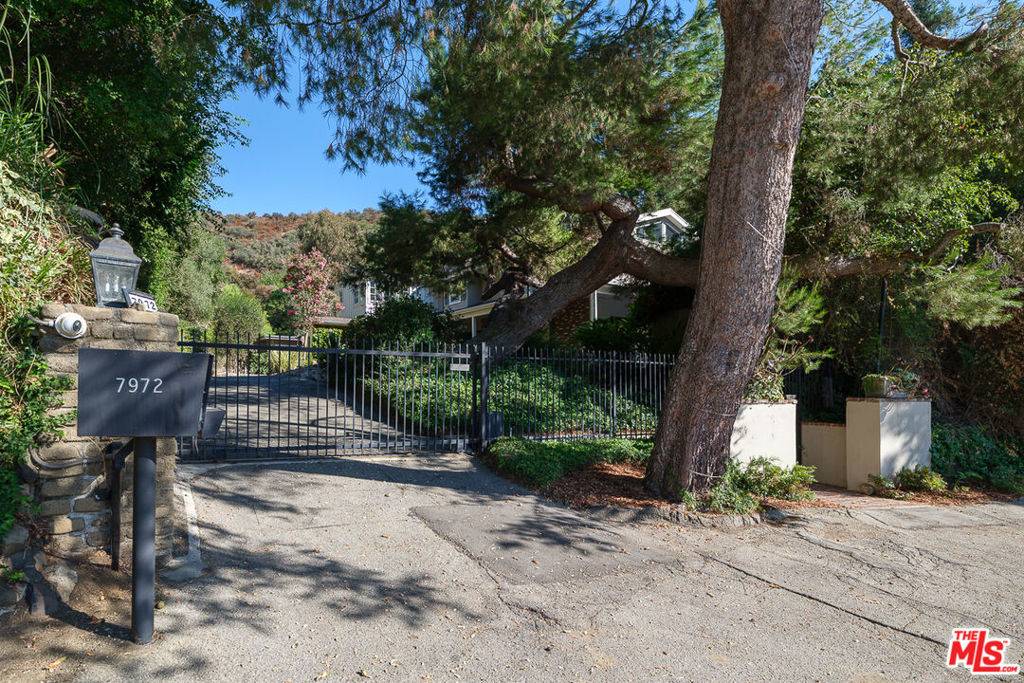 Los Angeles, CA 90046,7972 Mulholland DR