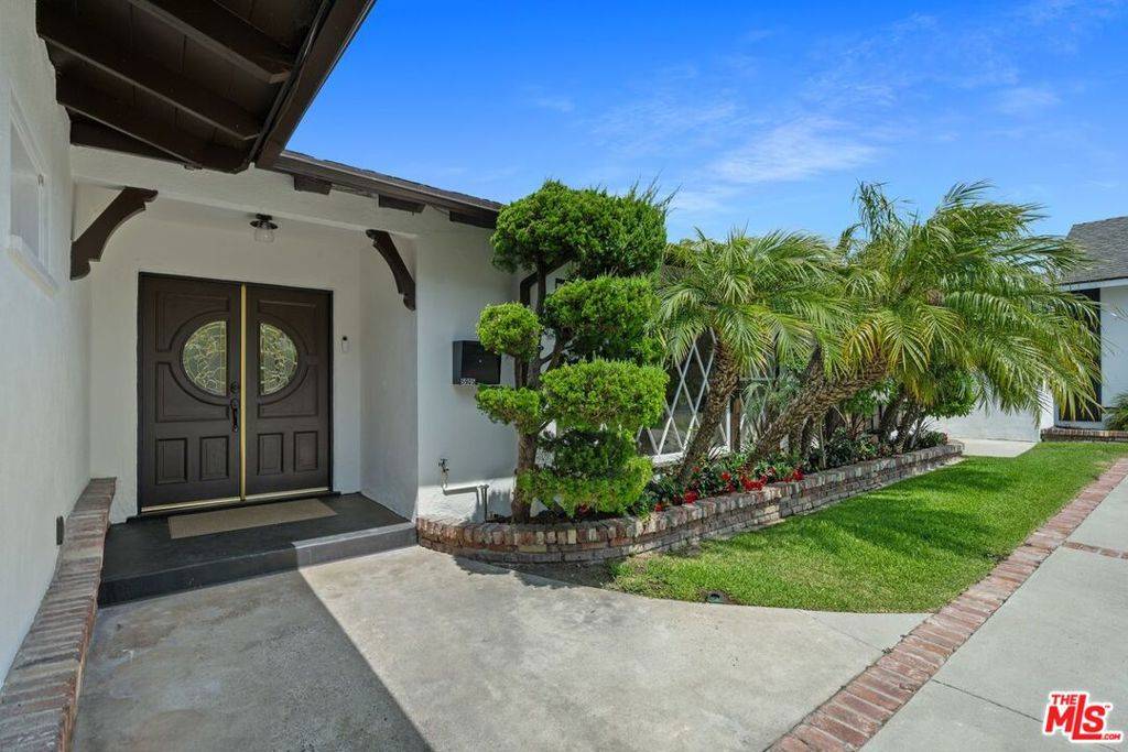 Los Angeles, CA 90056,5905 S Chariton AVE
