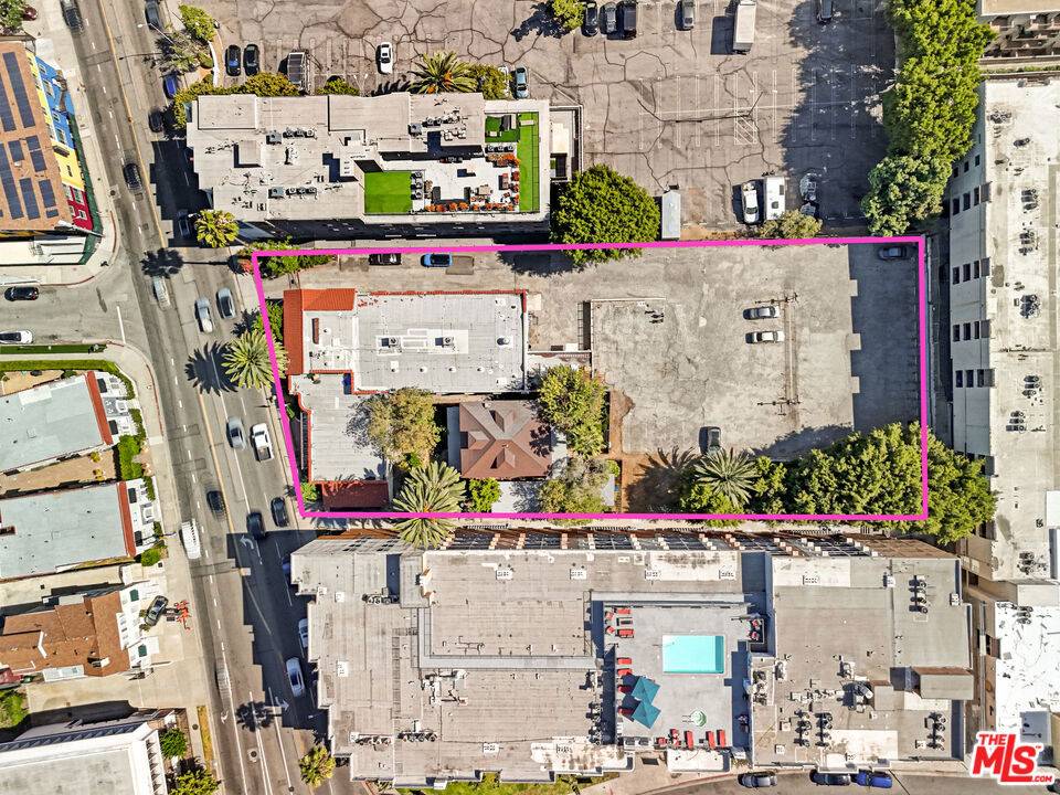 Los Angeles, CA 90046,1741 N La Brea AVE