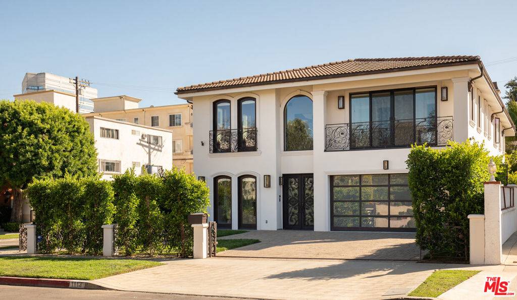 Los Angeles, CA 90049,1113 Amherst AVE