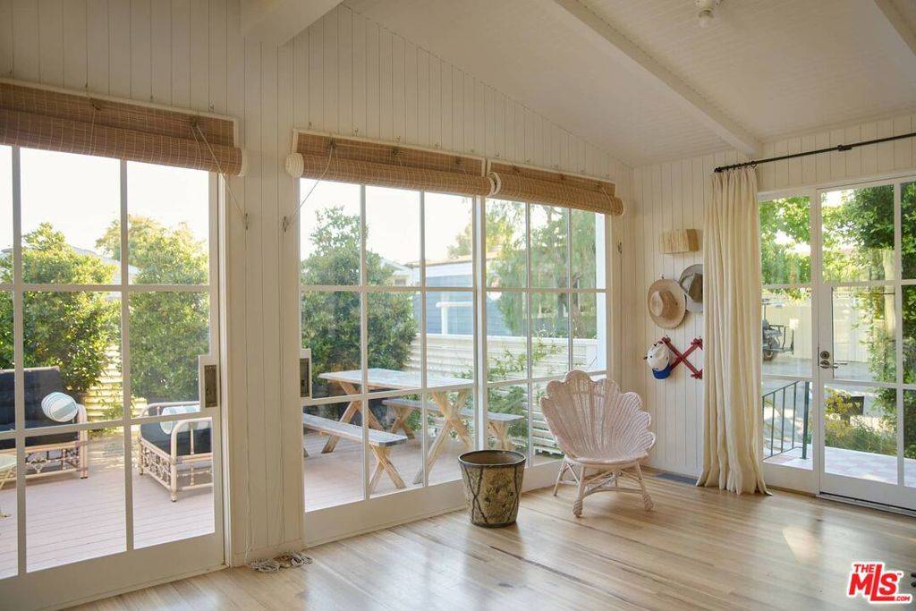 Malibu, CA 90265,212 Paradise Cove RD