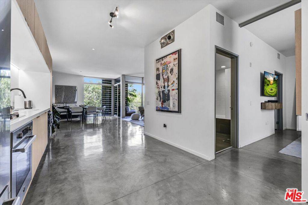 West Hollywood, CA 90069,901 Hancock AVE #206