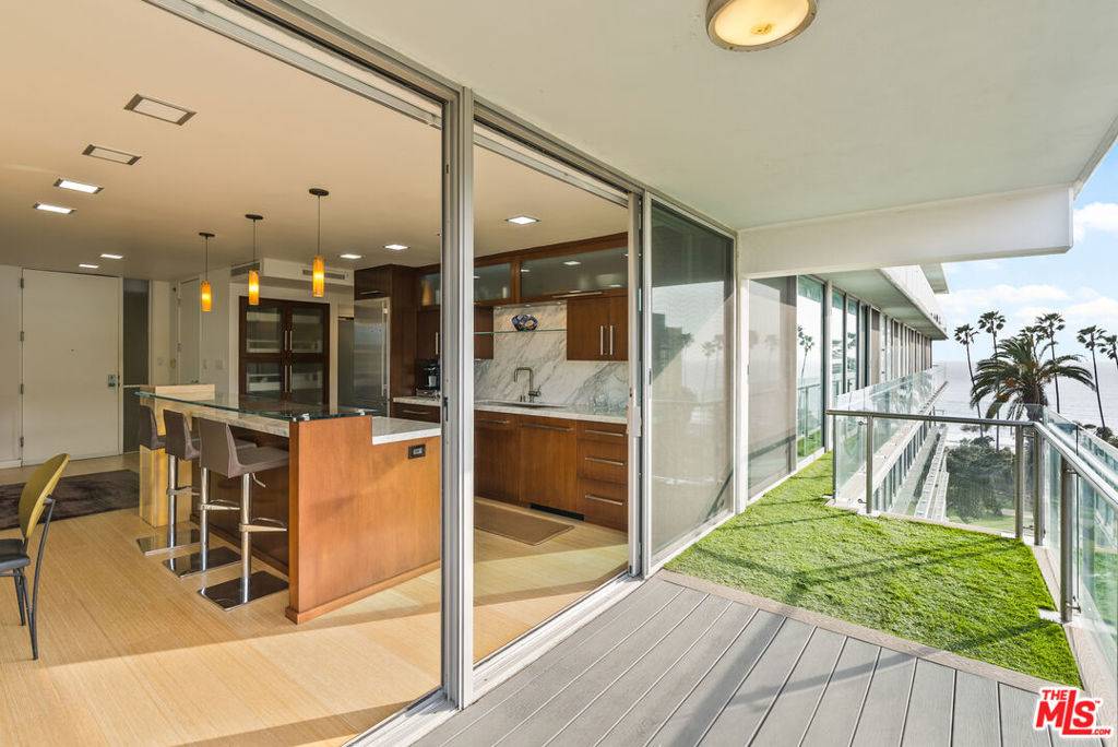 Santa Monica, CA 90402,535 Ocean AVE #8C