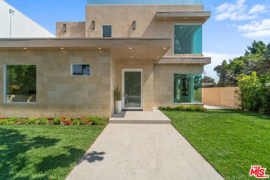 Los Angeles, CA 90066,11622 Charnock RD