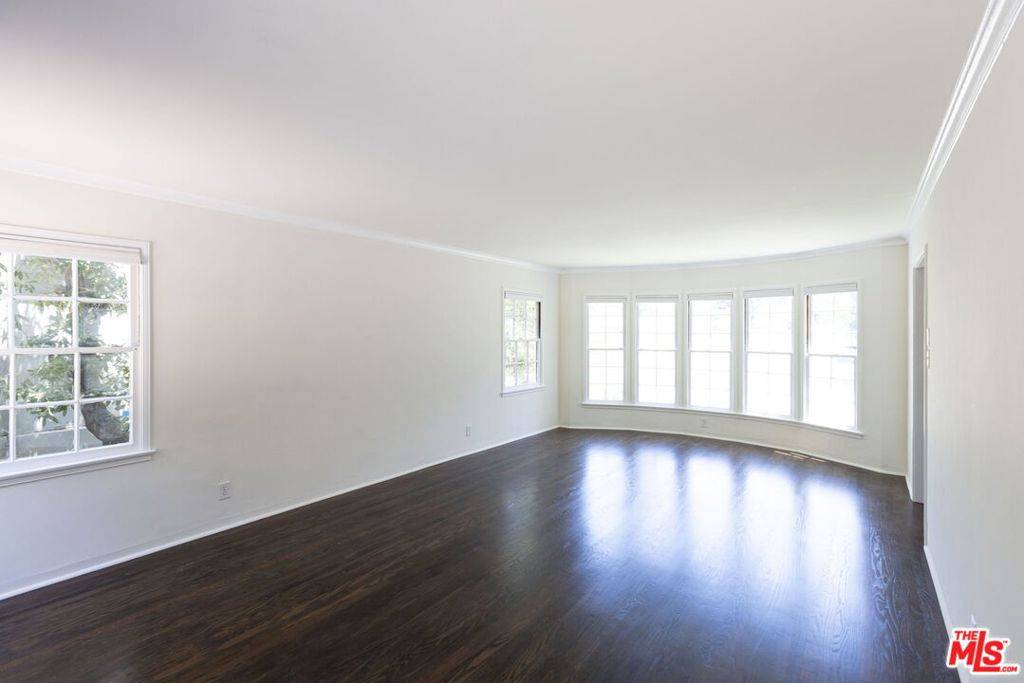 Los Angeles, CA 90068,2547 Canyon DR